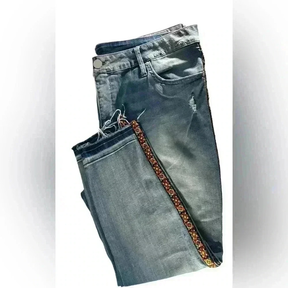 7Seven Crop Jeans with Frayed Hem ad Side Seam Embroidery Size 18W - Picture 1 of 12
